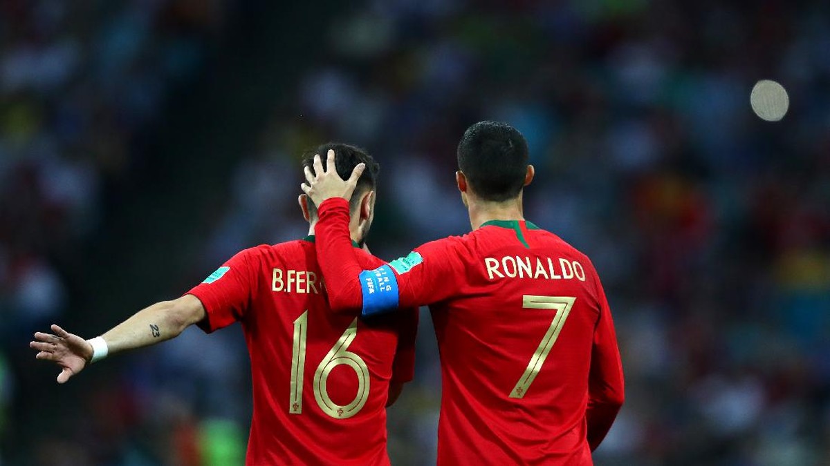 Bintang Man United dan timnas Portugal Bruno Fernandes mengidolai Cristiano Ronaldo. Foto: Getty Images/Dean Mouhtaropoulos
