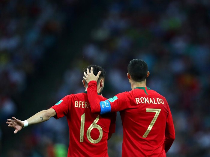 SOCHI, RUSSIA - JUNE 15:  Cristiano Ronaldo of Portugal embraces team mate Bruno Fernandes  during the 2018 FIFA World Cup Russia group B match between Portugal and Spain at Fisht Stadium on June 15, 2018 in Sochi, Russia.  (Photo by Dean Mouhtaropoulos/Getty Images)