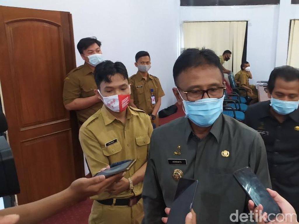 Soal Vaksinasi Corona, Bupati Ciamis: Siap Jadi Orang Pertama Divaksin Soal Vaksinasi Corona, Bupati Ciamis: Siap Jadi Orang Pertama Divaksin