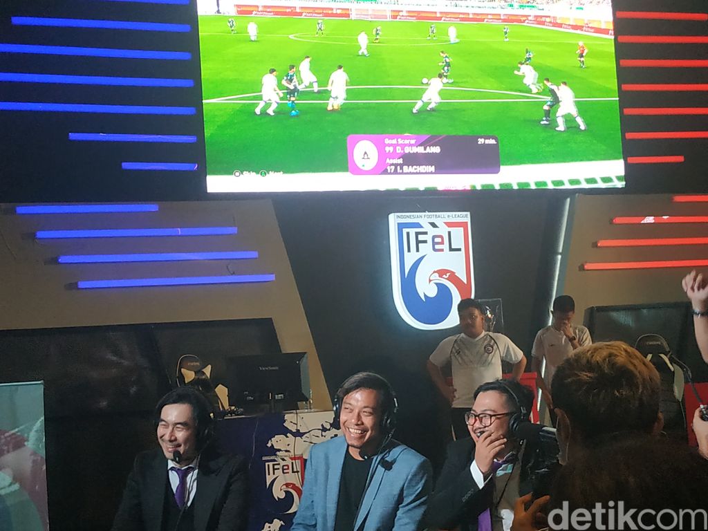 Turnamen eSport Indonesia League e-Football (IFeL), yang diikuti tim-tim eSports Shopee Liga 1, menjadi obat kerinduan tersendiri di tengah vakumnya sepakbola Indonesia.