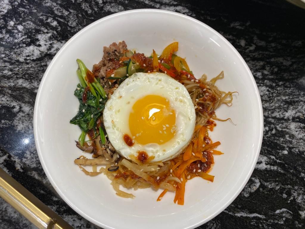 Kangen Korea? Kamu Bisa Makan Bibimbap  dan Gochujang Chicken di Sini