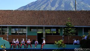 Potret Keceriaan Anak-anak Boyolali Saat Merapi Siaga