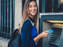 Selain Kantor Cabang, Nasabah Bank Juga Mulai Tinggalkan Layanan ATM Nih!