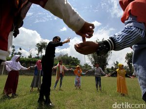 Menjaga Keceriaan Anak-anak di Lereng Gunung Merapi