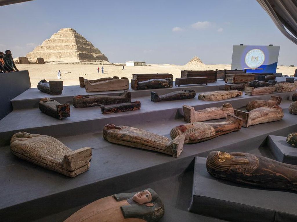 Mesir Pamerkan 100 Sarkofagus Berusia 2.500 Tahun