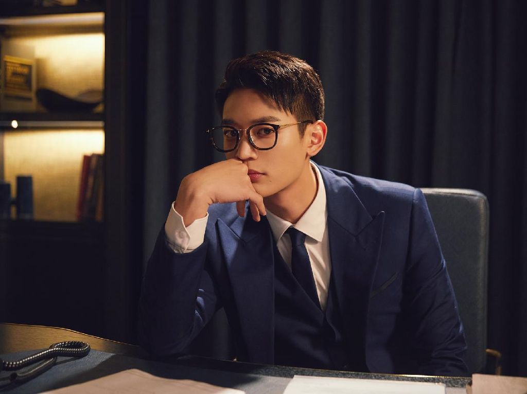 SHINees Back! Minho Rayakan Kembali dari Wamil Lewat Siaran Live SHINees Back! Minho Rayakan Kembali dari Wamil Lewat Siaran Live