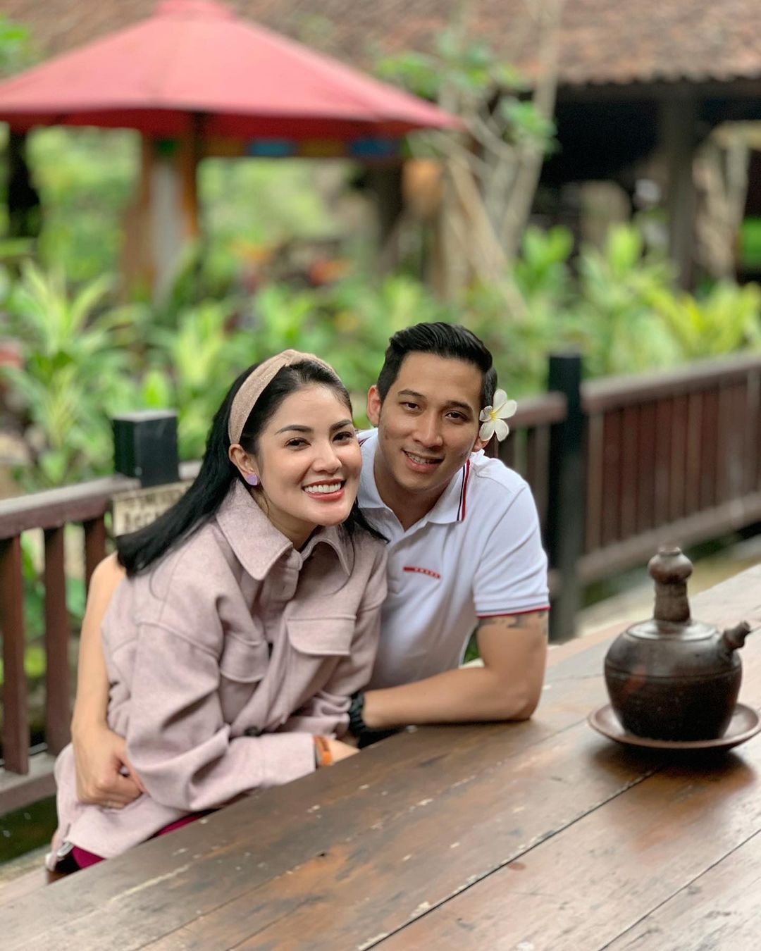 Nindy Ayunda dan suami