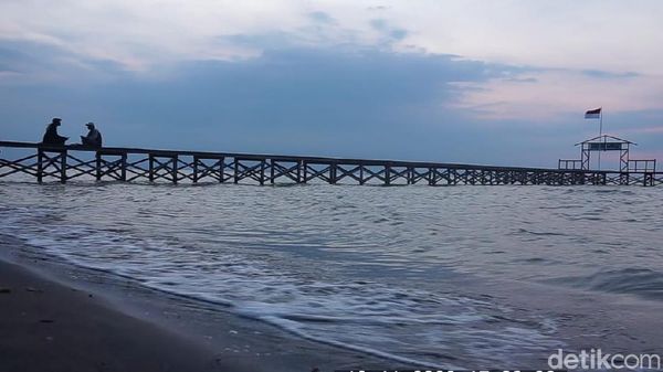 Potret Serunya Berkeliling Pantai Glagah Wangi