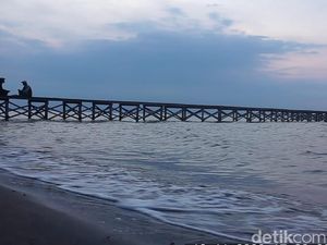 Potret Serunya Berkeliling Pantai Glagah Wangi