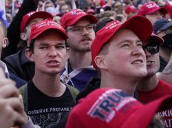 Massa Pendukung dan Anti-Trump Bentrok, Puluhan Orang Ditangkap