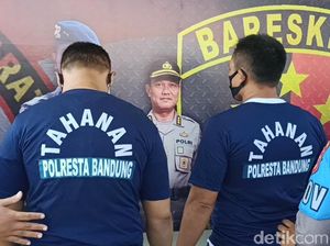 Buntut Aksi Brutal 5 Pria di Bandung, Kerabat Korban Bakar Rumah Tersangka Buntut Aksi Brutal 5 Pria di Bandung, Kerabat Korban Bakar Rumah Tersangka