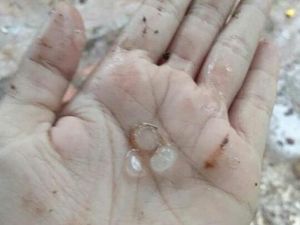 Hujan Es dan Angin Kencang Terjang Pekalongan