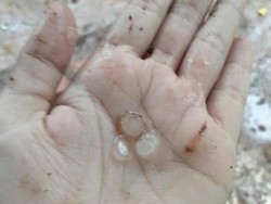 Hujan Es dan Angin Kencang Terjang Pekalongan