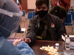 Petugas Pemungutan Suara Kota Depok Jalani Rapid Test Petugas Pemungutan Suara Kota Depok Jalani Rapid Test