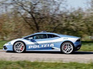 Polisi Italia Antar Donor Ginjal Sejauh 500 Km Pakai Lamborghini