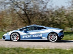 Polisi Italia Antar Donor Ginjal Sejauh 500 Km Pakai Lamborghini