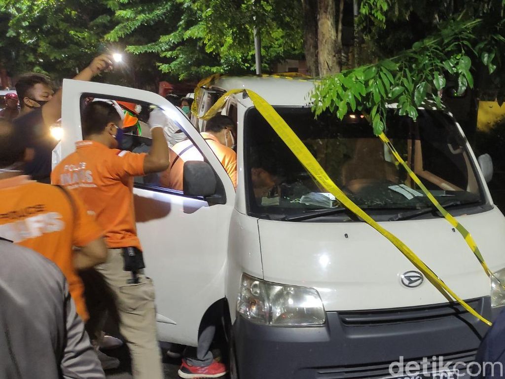 Seorang Pria Ditemukan Tewas dalam Mobil Rental di Semarang Seorang Pria Ditemukan Tewas dalam Mobil Rental di Semarang