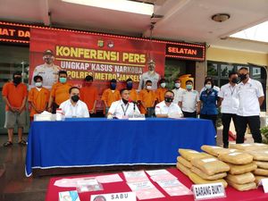 Operasi Nila, Polres Jaksel Tangkap 25 Pelaku-Sita 37,35 Kg Ganja Operasi Nila, Polres Jaksel Tangkap 25 Pelaku-Sita 37,35 Kg Ganja