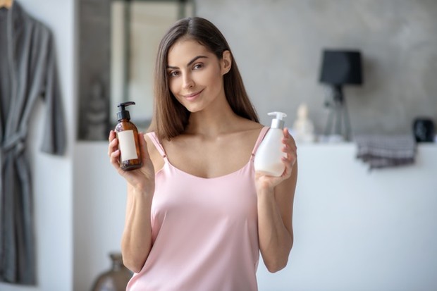 puting kering bisa kamu atasi dengan body lotion mengandung moisturizer/freepik.com
