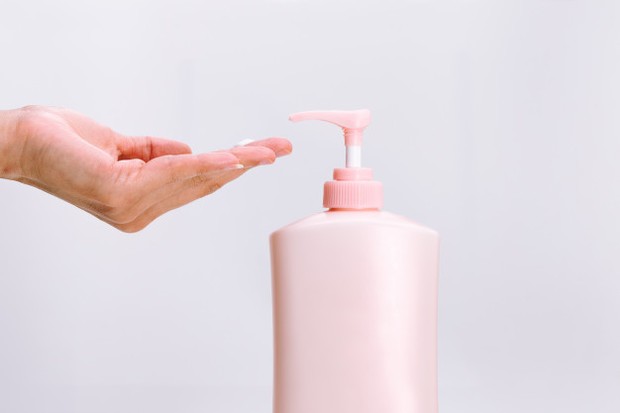 puting kering bisa diatasi dengan body lotion karena cocok untuk semua bagian tubuh/freepik.com