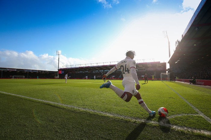 BOURNEMOUTH, ENGLAND - FEBRUARY 29: Reece James of Chelsea takes a corner during the Premier League match between AFC Bournemouth and Chelsea FC at Vitality Stadium on February 29, 2020 in Bournemouth, United Kingdom. (Photo by Marc Atkins/Getty Images)