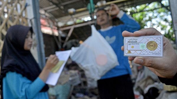 Tahu Nggak, Setor Sampah Di Sini Bisa Dapat Emas Lho