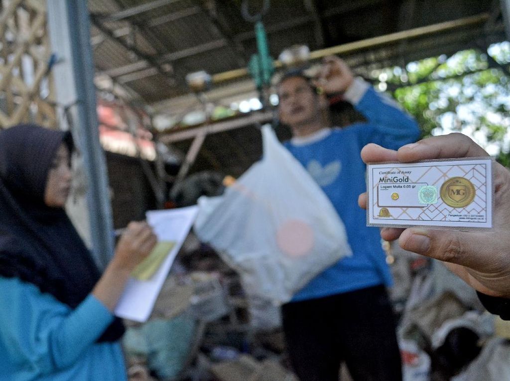 Tahu Nggak, Setor Sampah Di Sini Bisa Dapat Emas Lho Tahu Nggak, Setor Sampah Di Sini Bisa Dapat Emas Lho