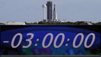 Detik-detik Roket SpaceX Terbangkan 4 Astronaut ke Antariksa