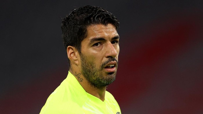 MUNICH, GERMANY - OCTOBER 21: Luis Suarez of Atletico de Madrid reacts during the UEFA Champions League Group A stage match between FC Bayern Muenchen and Atletico Madrid at Allianz Arena on October 21, 2020 in Munich, Germany. The game will be played behind closed doors as a COVID-19 precaution. (Photo by Alexander Hassenstein/Getty Images)