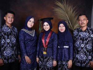 Viral Kisah Haru Kehadiran Ibu yang Sudah Meninggal di Foto Wisuda Anak