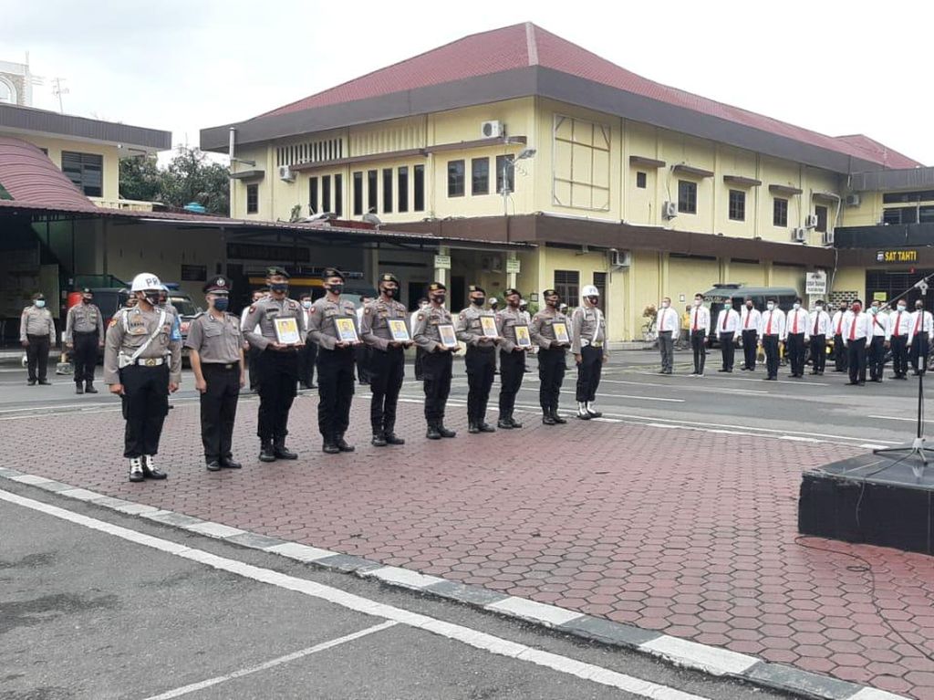 Terlibat Kasus Narkoba-Desersi, 8 Polisi di Medan Dipecat Terlibat Kasus Narkoba-Desersi, 8 Polisi di Medan Dipecat