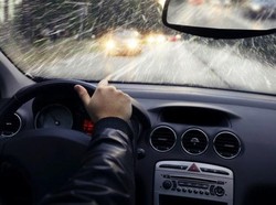 Musim Hujan Tiba, Ini Tips Bepergian dengan Aman dan Nyaman