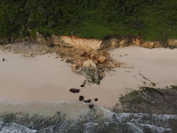 Gempa Sumba yang Perlahan Meruntuhkan Batu Cincin Pantai Mbawana
