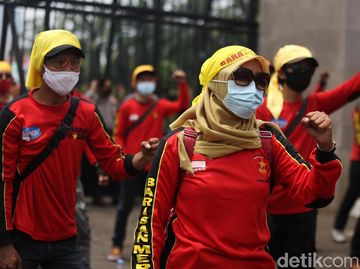 Buruh Tolak UU Cipta Kerja Kembali Demo DPR
