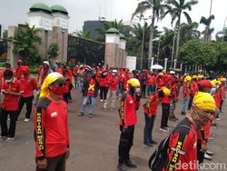 Buruh Demo Lagi di Depan DPR, Tolak UU Cipta Kerja