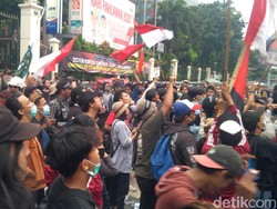 Demonstrasi di Kemdikbud, Jaga Jarak Terabaikan