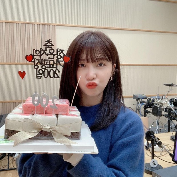 Perannya sebagai Sung Si Won dalam drama Reply 1997, rupanya debut pertama Eunji di dunia akting dan langsung mendapatkan peran utama.