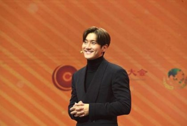 (Foto: instagram.com/siwonchoi) Siwon si mas agung yang memiliki lesung pipi