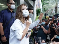 Ditimpa Banyak Masalah, Gisel Nangis saat Dengar Lagu Pujian Rohani