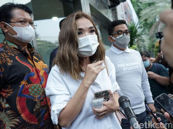 Gisella Anastasia Teriak saat Bertemu Awak Media