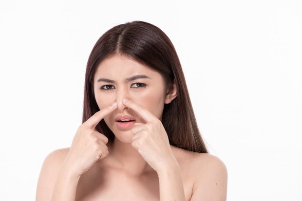 Jangan Memencet Komedo/freepik.com kebiasaan ini bisa meregangkan atau merusak pori-pori dan membuatnya lebih terlihat.