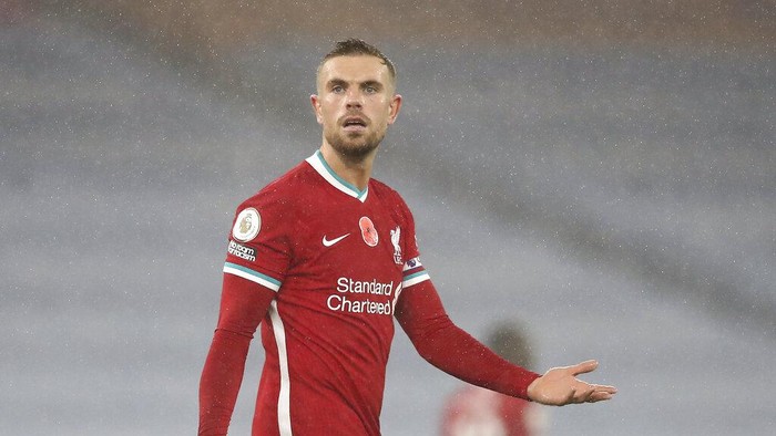 Liverpools Jordan Henderson gestures during the English Premier League soccer match between Manchester City and Liverpool at the Etihad stadium in Manchester, England, Sunday, Nov. 8, 2020. (Martin Rickett/Pool via AP)