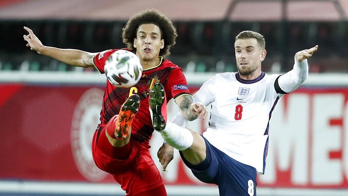 Belgiums Axel Witsel, left, and Englands Jordan Henderson battle for the ball during the UEFA Nations League soccer match between Belgium and England at the King Power stadium in Leuven, Belgium, Sunday, Nov. 15, 2020. (AP Photo/Francisco Seco)