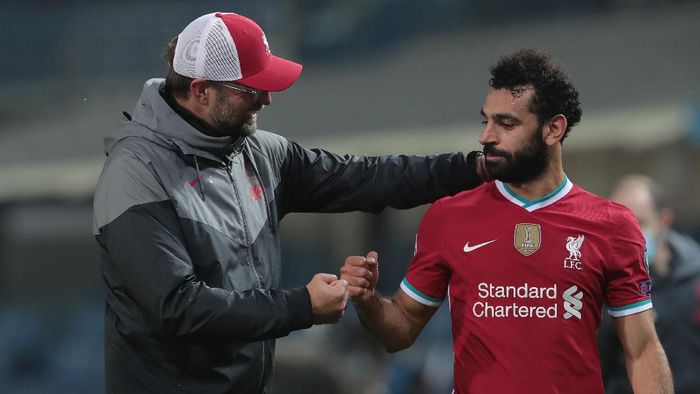 Juergen Klopp Mohamed Salah BERGAMO, ITALY - NOVEMBER 03: Liverpool FC head coach Jurgen Klopp celebrates the victory with his player Mohamed Salah at the end of the UEFA Champions League Group D stage match between Atalanta BC and Liverpool FC at Gewiss Stadium on November 03, 2020 in Bergamo, Italy. (Photo by Emilio Andreoli/Getty Images)