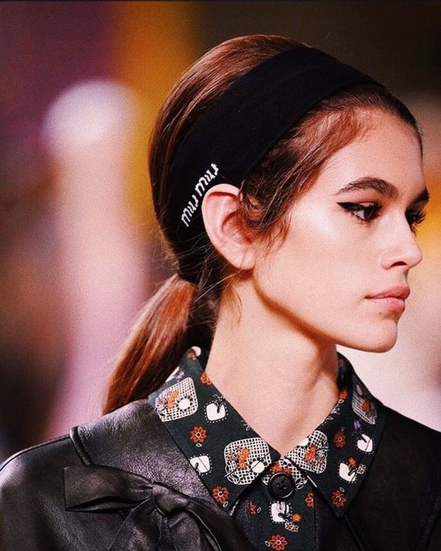 Pemilik mata deep set seperti Kaia bisa menggunaka eyeliner jenis ini