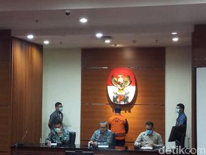 KPK Tahan Wali Kota Dumai Tersangka Suap di Kasus Mafia Anggaran KPK Tahan Wali Kota Dumai Tersangka Suap di Kasus Mafia Anggaran