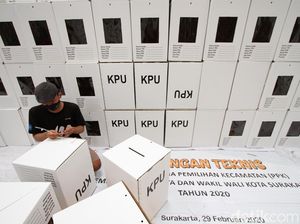 KPU Solo Mulai Rakit 2.552 Kotak Suara KPU Solo Mulai Rakit 2.552 Kotak Suara