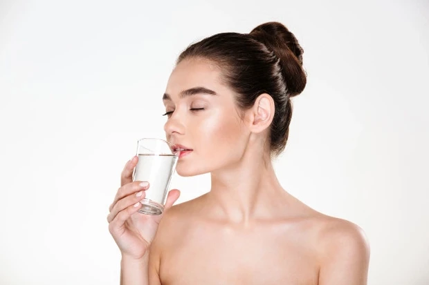 kulit dehidrasi bisa disebabkan oleh berbagai faktor luar seperti cuaca panas ataupun dingin/freepik.com