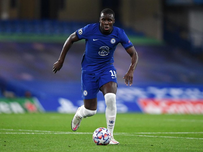 LONDON, ENGLAND - OCTOBER 20: Kurt Zouma of Chelsea runs with the ball during the UEFA Champions League Group E stage match between Chelsea FC and FC Sevilla at Stamford Bridge on October 20, 2020 in London, England. Sporting stadiums around the UK remain under strict restrictions due to the Coronavirus Pandemic as Government social distancing laws prohibit fans inside venues resulting in games being played behind closed doors. (Photo by Mike Hewitt/Getty Images)