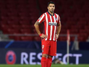 Luis Suarez Positif Corona, Batal Reuni dengan Barcelona